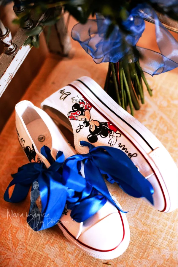 zapatillas pintadas a mano de mickey y minnie 2